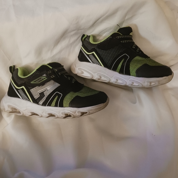 Athletic Works light up toddler sneakers - Picture 2 of 16